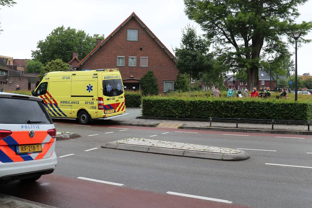 Bestuurder scootmobiel gewond na botsing met auto