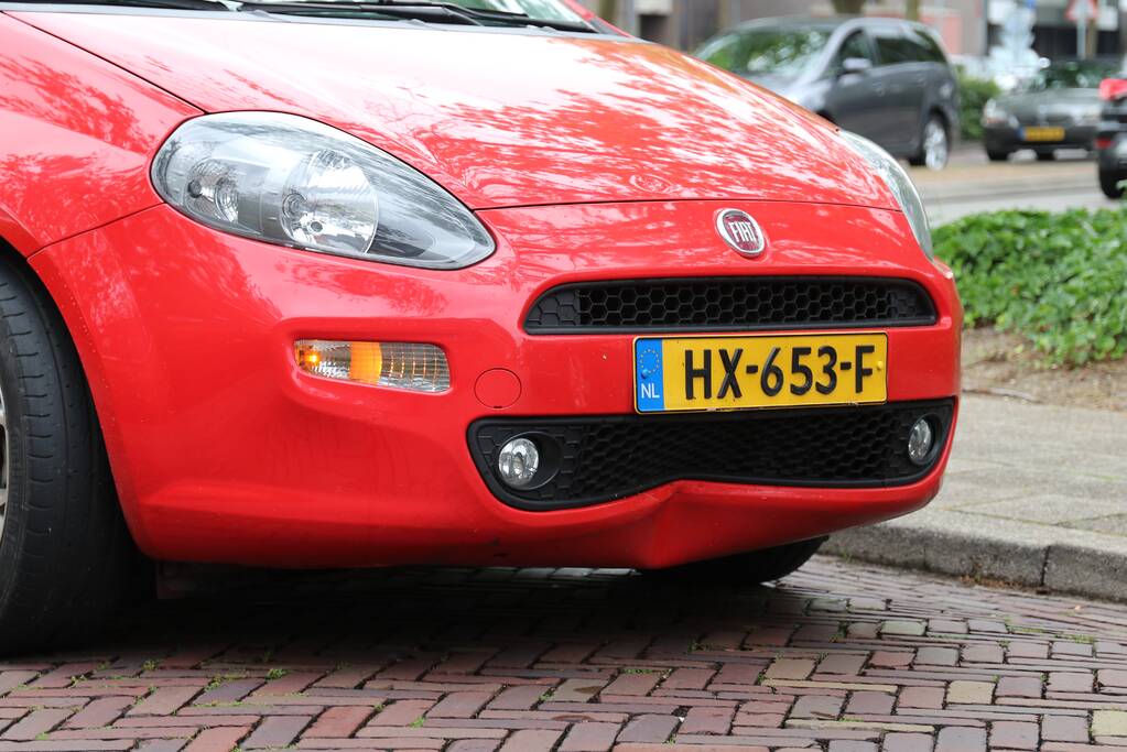 Bestuurder scootmobiel gewond na botsing met auto