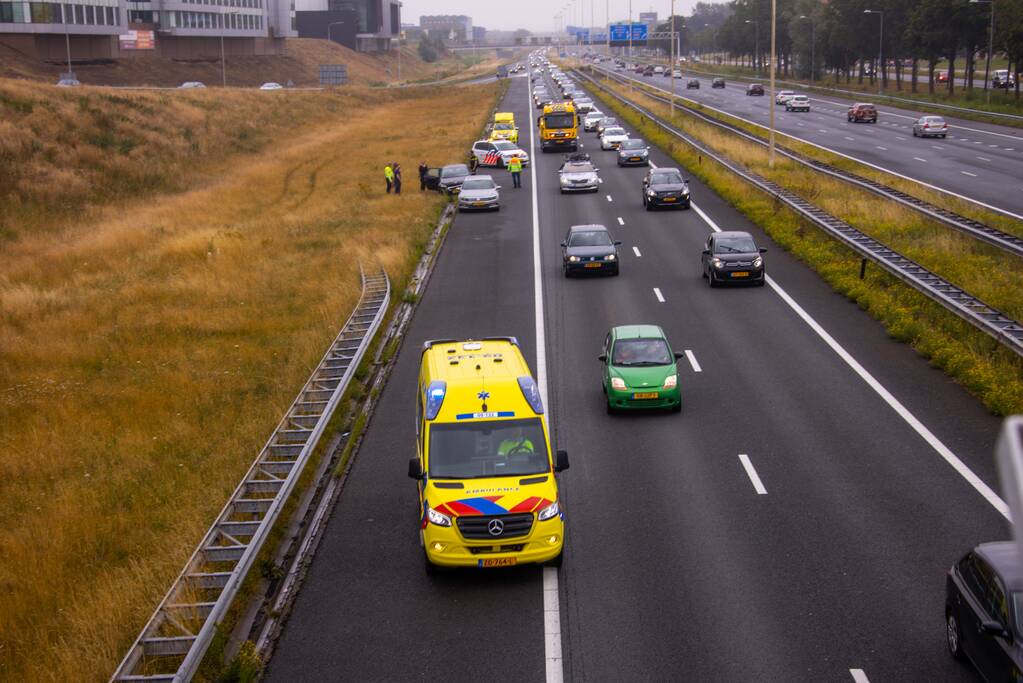 Gezin belandt met auto in de berm