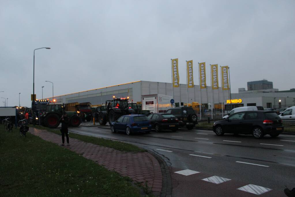 Boerenprotest bij Jumbo distributiecentrum