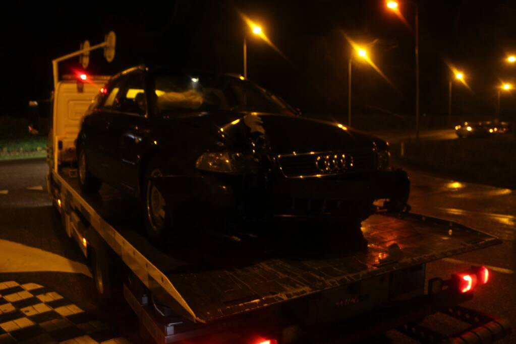 Beschonken bestuurder rijdt verkeerslicht uit de grond