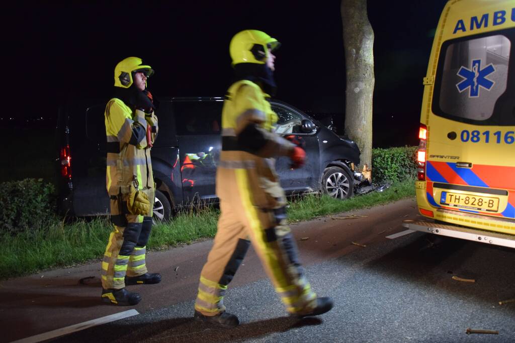 Gewonde en flinke schade bij eenzijdige botsing