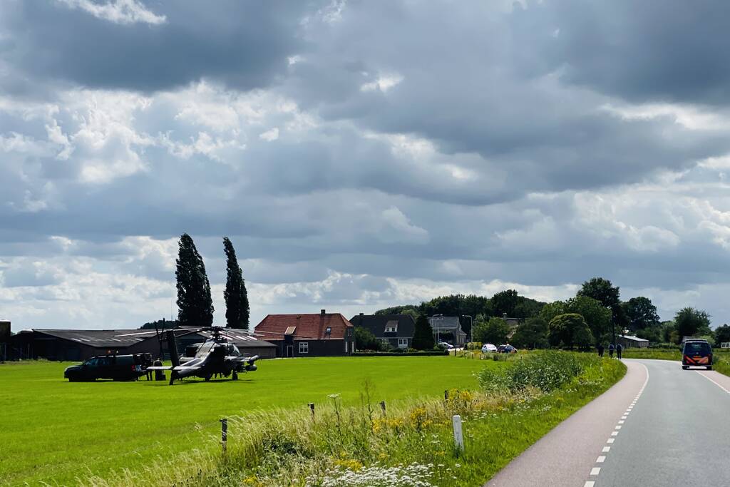 Apache-helikopter maakt voorzorgslanding