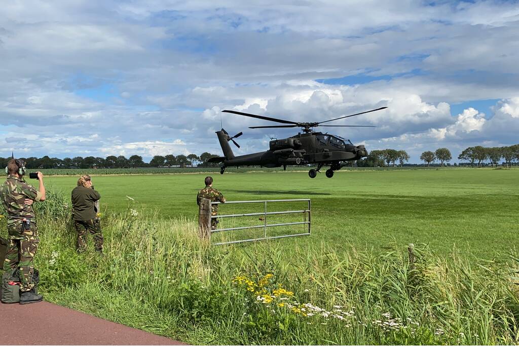 Apache-helikopter maakt voorzorgslanding