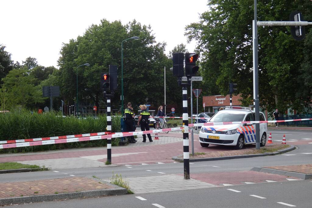 Overstekende fietser aangereden door auto