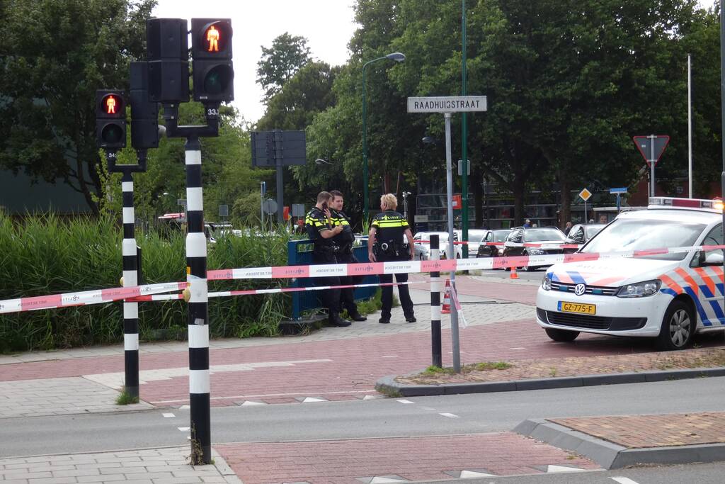Overstekende fietser aangereden door auto