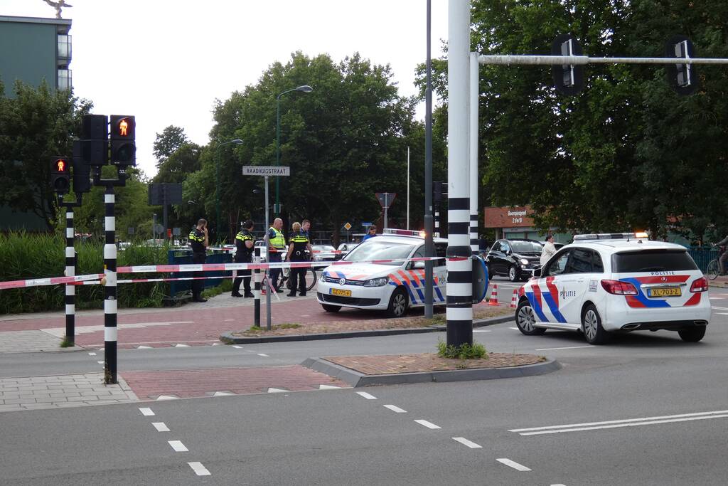 Overstekende fietser aangereden door auto