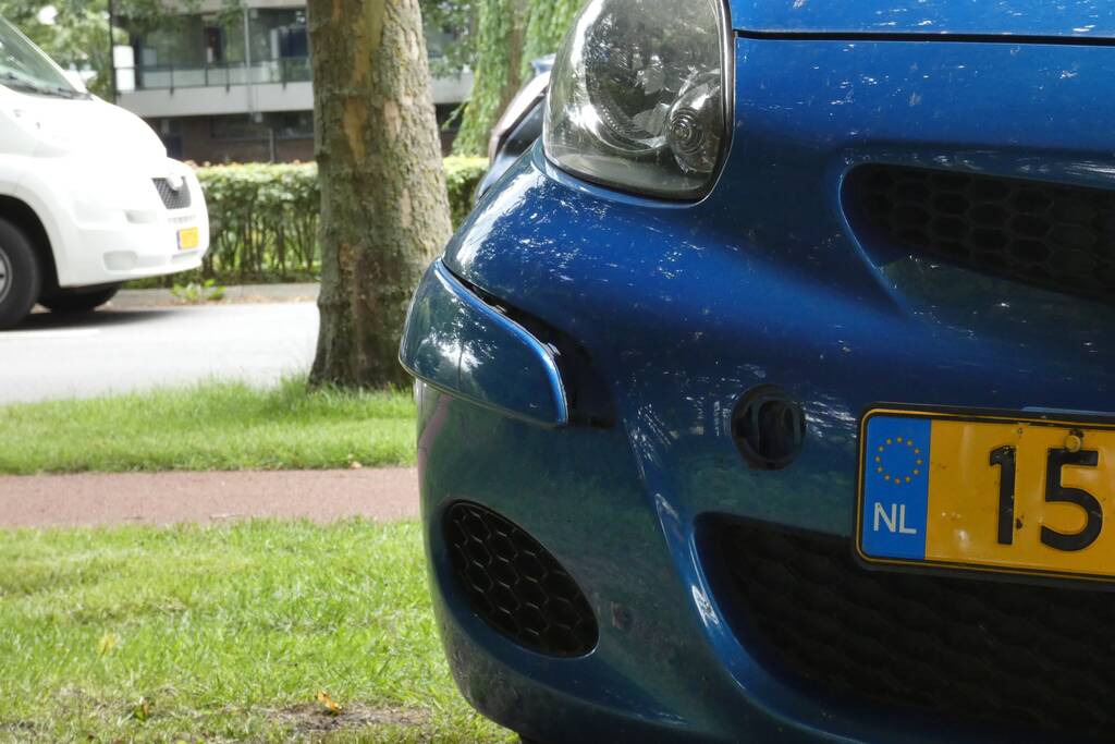 Overstekende fietser aangereden door auto