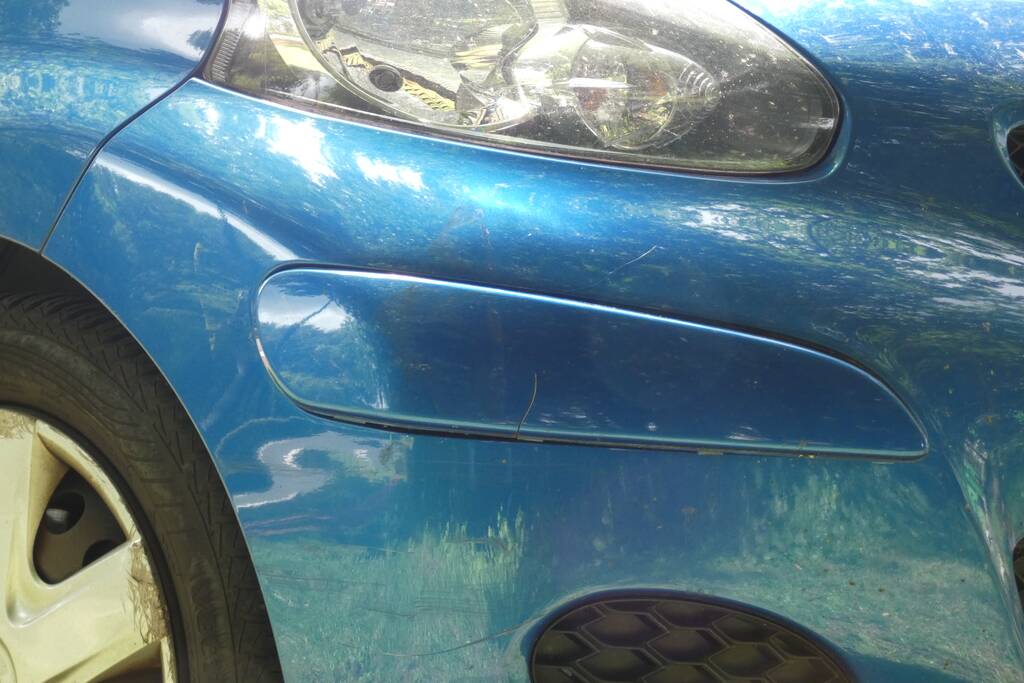 Overstekende fietser aangereden door auto