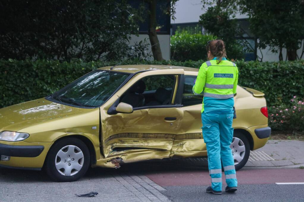 Forse schade bij botsing op kruising