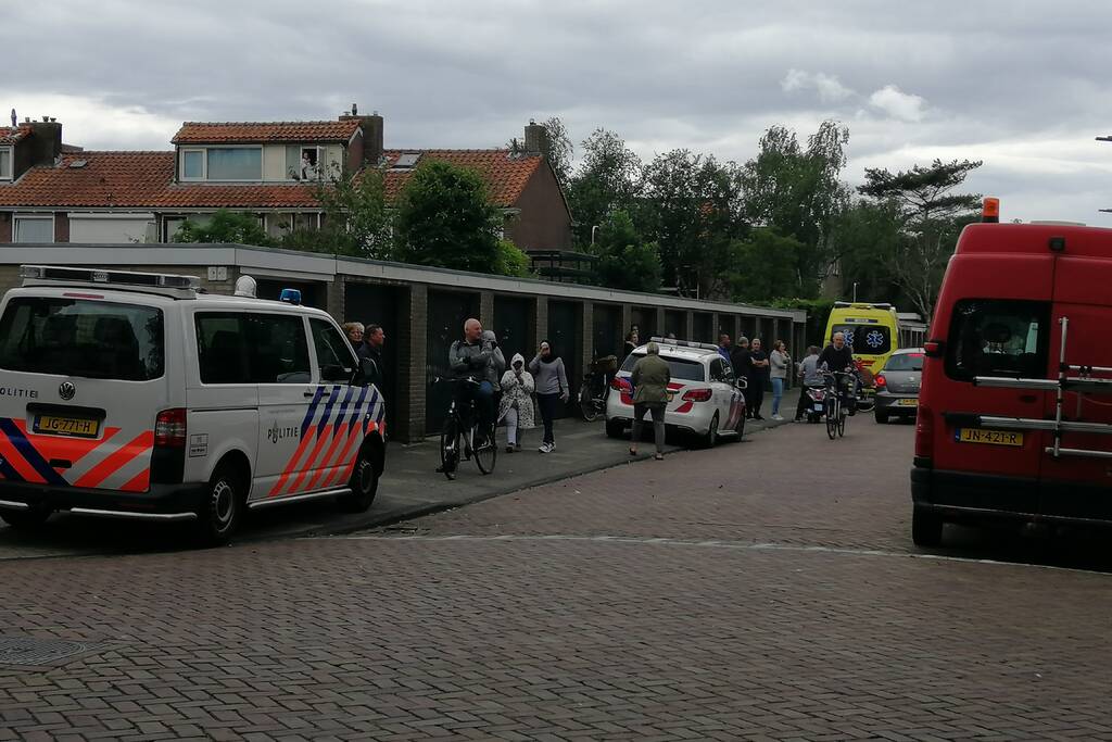Persoon valt van hoogte, traumahelikopter landt in Morsdistrict