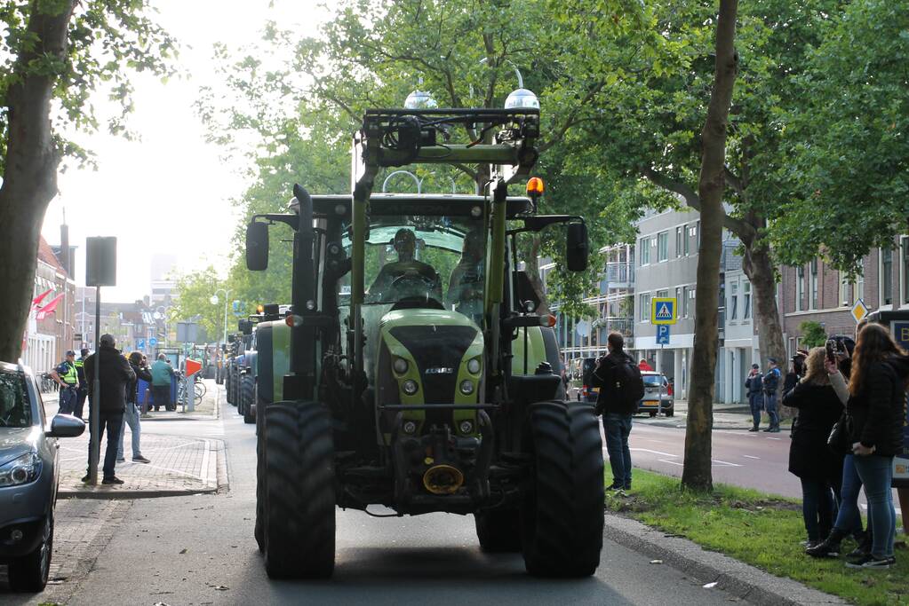 Boeren komen in actie met trekkers in het centrum