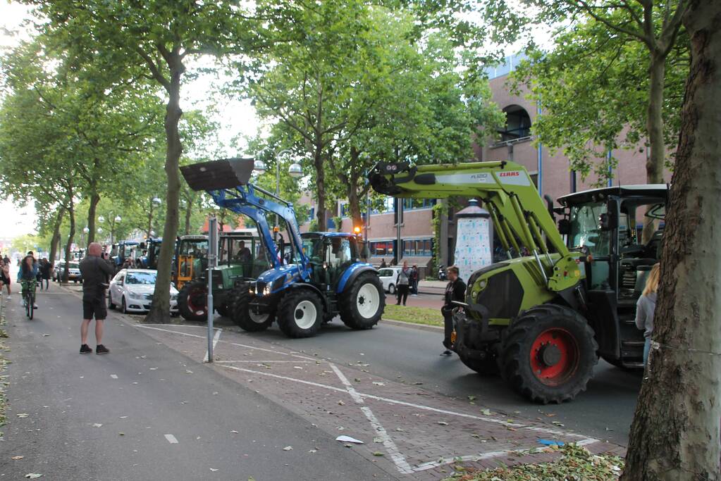 Boeren komen in actie met trekkers in het centrum