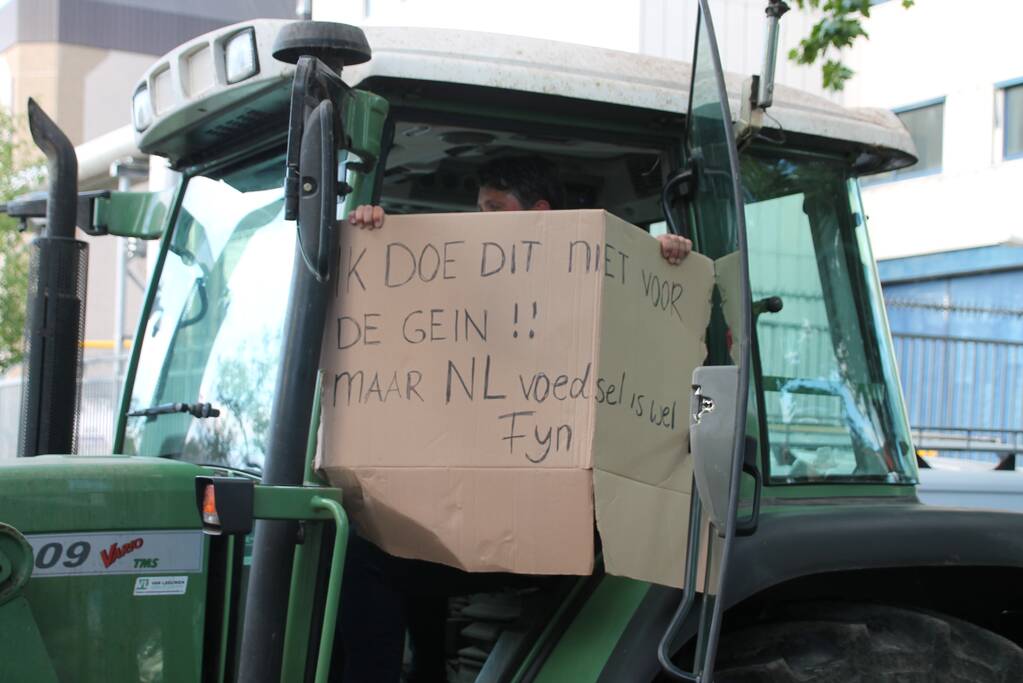 Boeren komen in actie met trekkers in het centrum