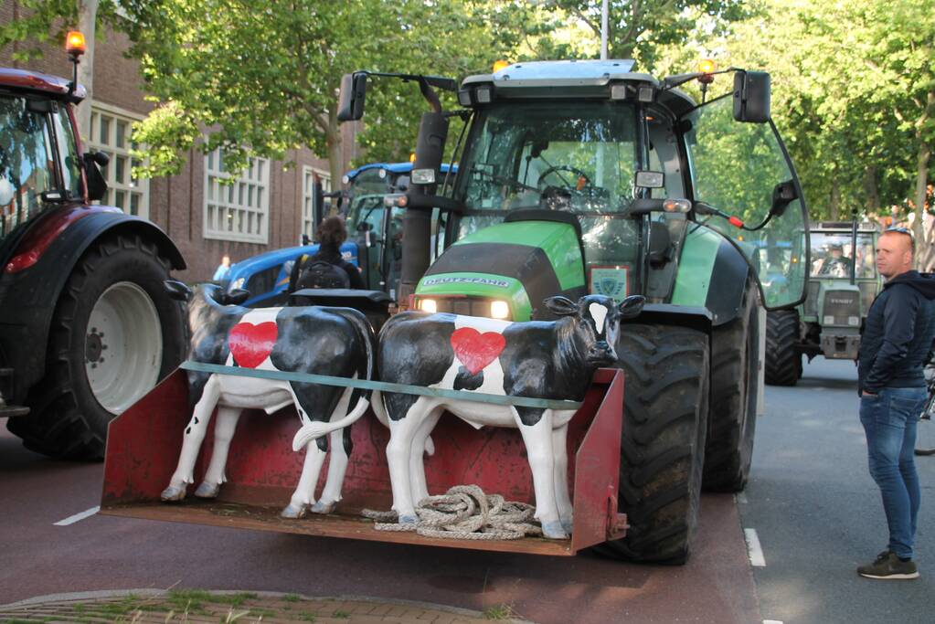 Boeren komen in actie met trekkers in het centrum