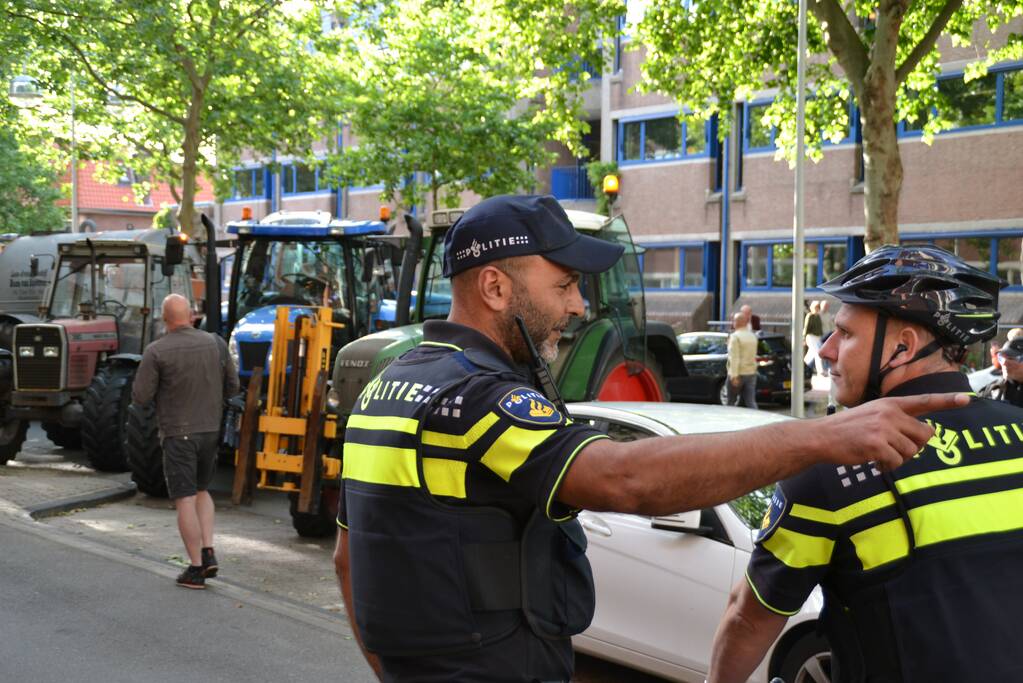 Boeren komen in actie met trekkers in het centrum