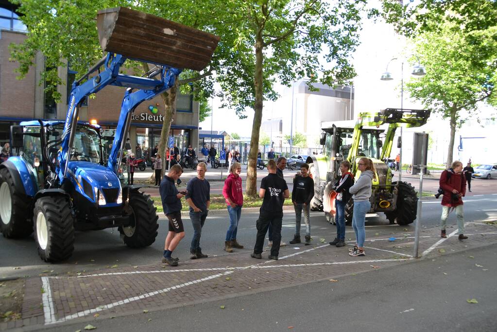 Boeren komen in actie met trekkers in het centrum