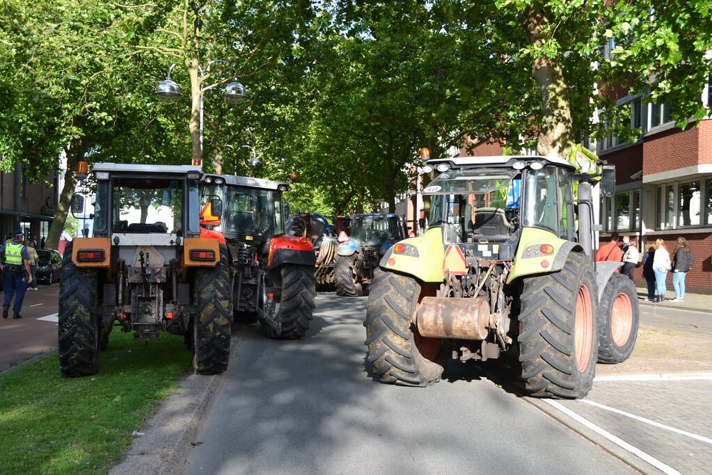 Boeren komen in actie met trekkers in het centrum