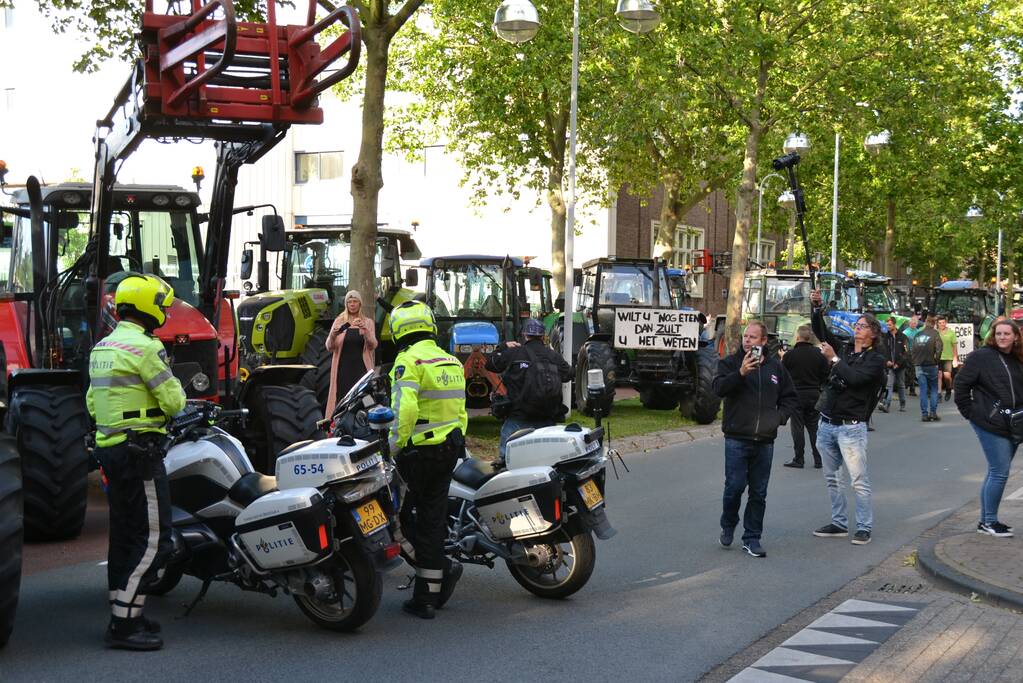 Boeren komen in actie met trekkers in het centrum