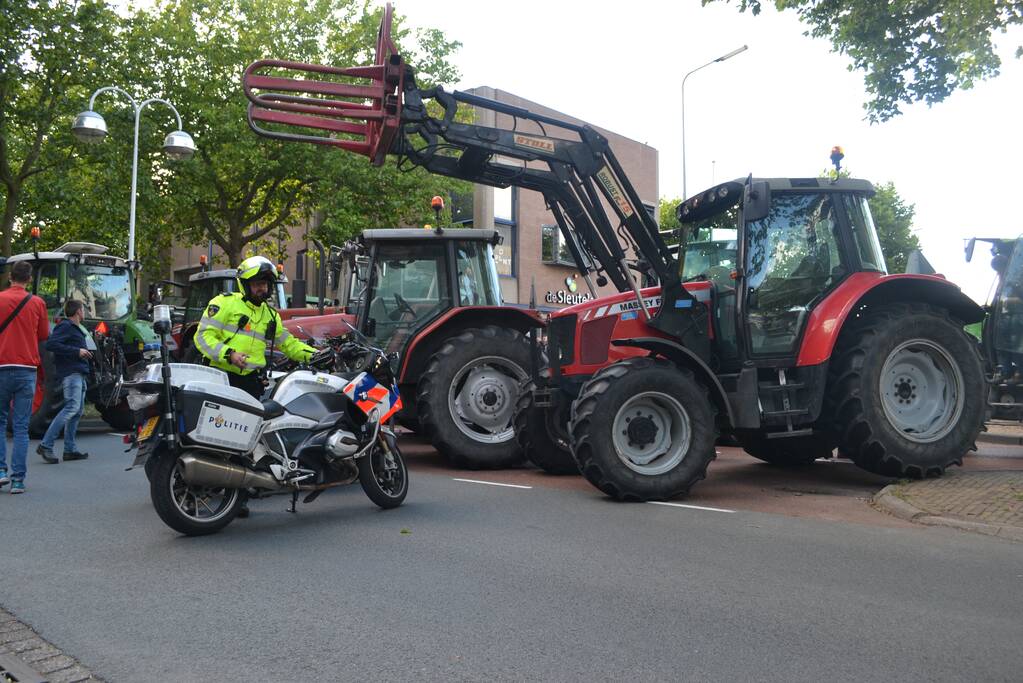 Boeren komen in actie met trekkers in het centrum