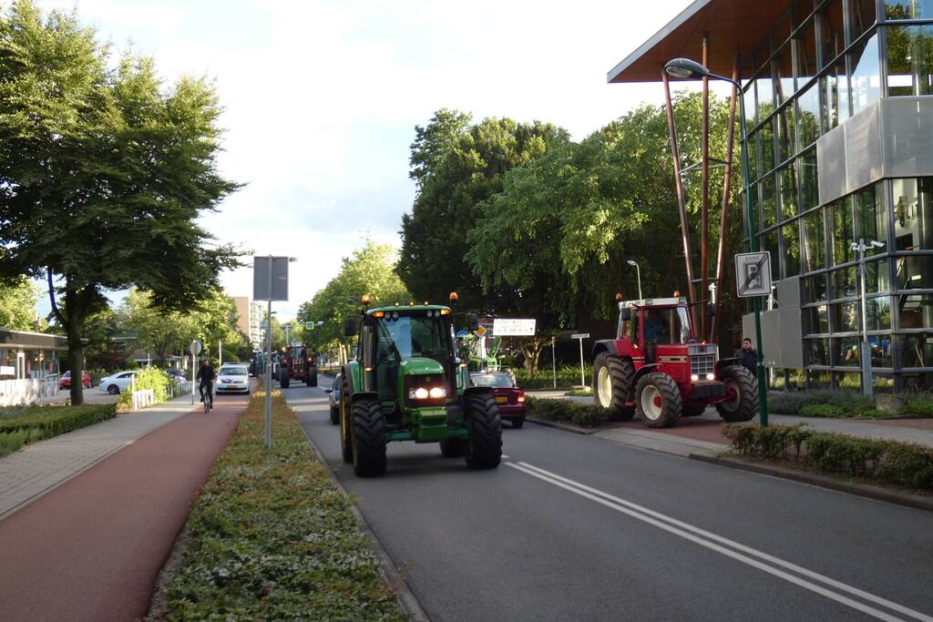 Tientallen boeren doen aangifte bij politiebureau