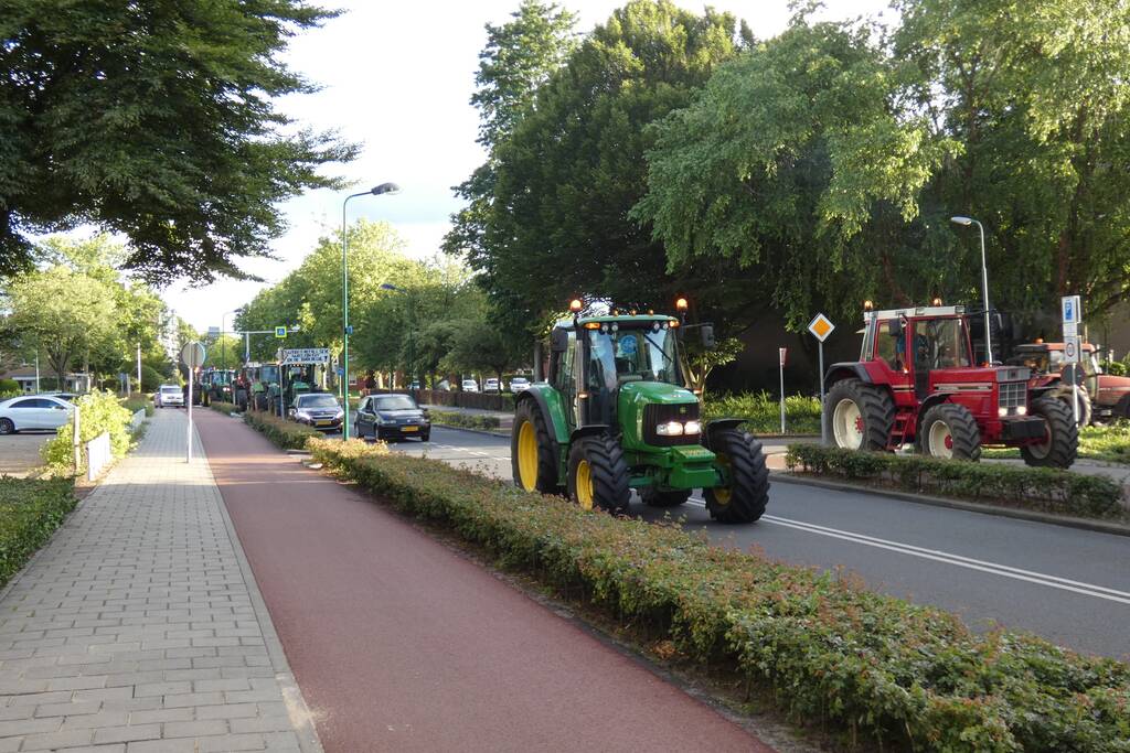 Tientallen boeren doen aangifte bij politiebureau