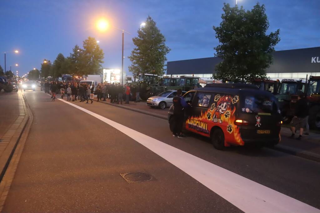 Boeren blokkeren doorgang naar groot distributiecentrum