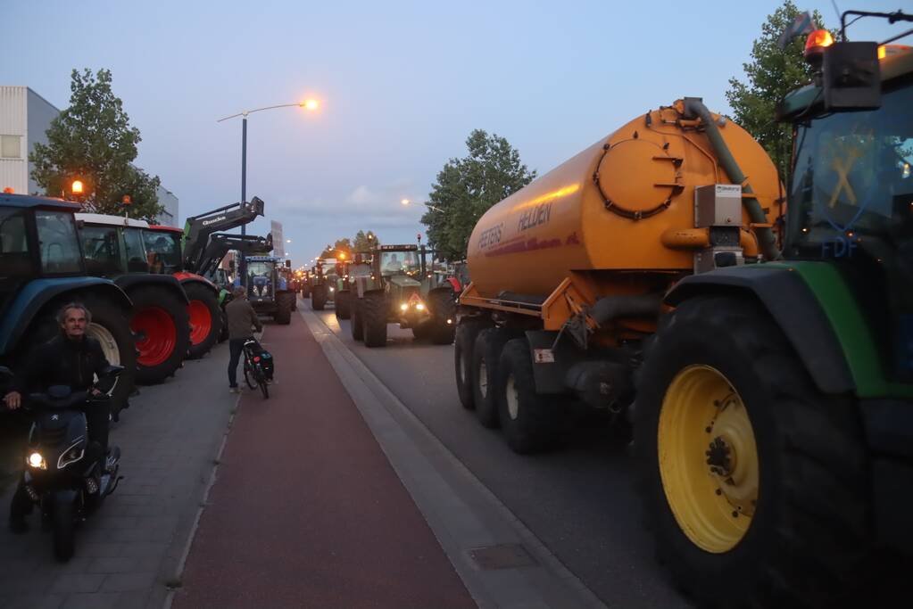 Boeren blokkeren doorgang naar groot distributiecentrum