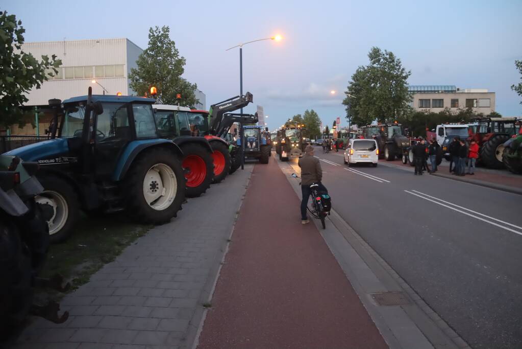 Boeren blokkeren doorgang naar groot distributiecentrum