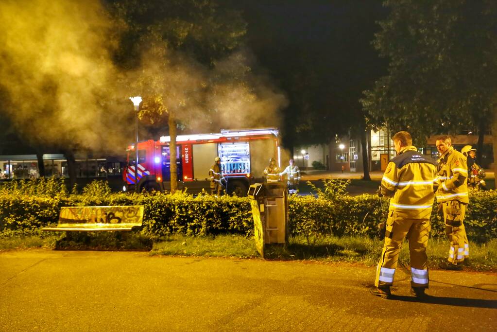 Prullenbak op skatebaan in brand gevlogen