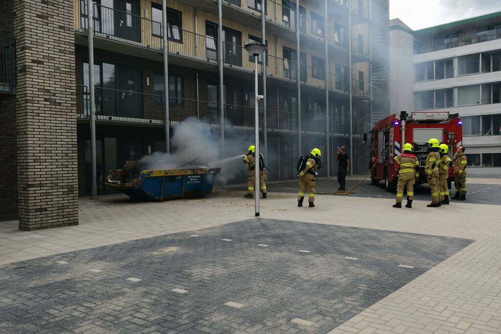 Brand in bouwcontainer bij appartementencomplex