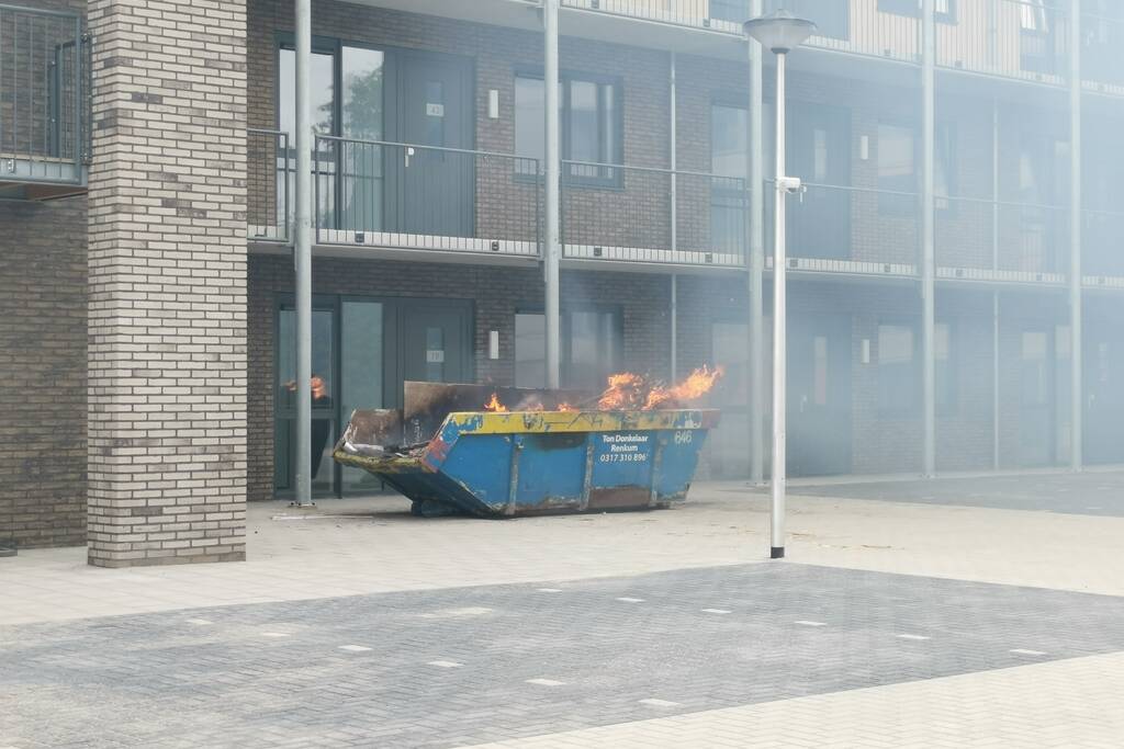 Brand in bouwcontainer bij appartementencomplex