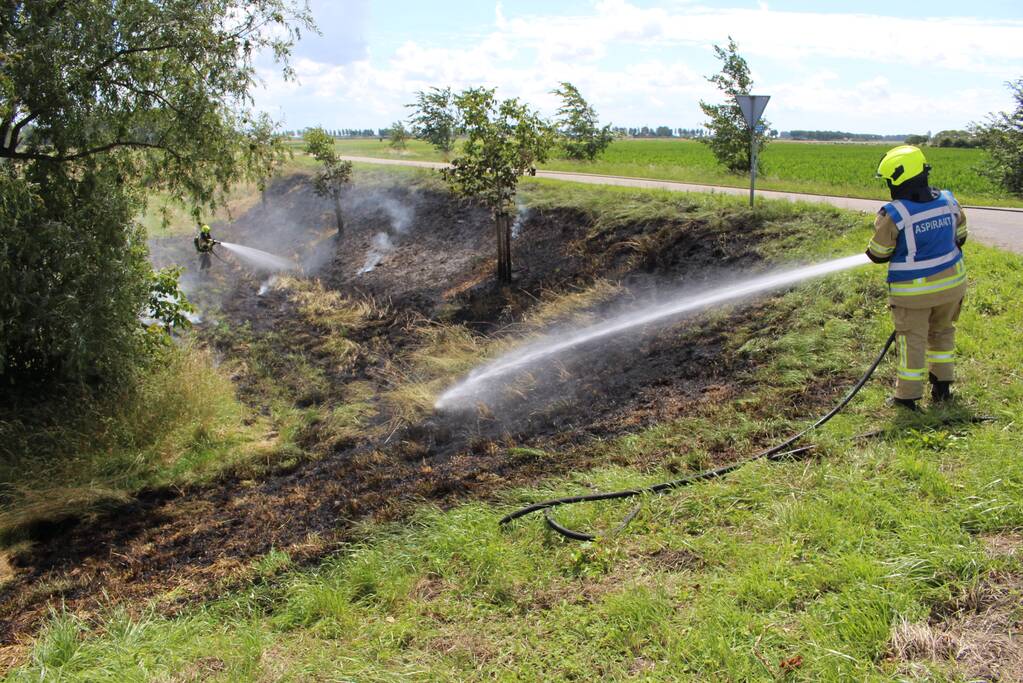 Flink stuk berm in brand