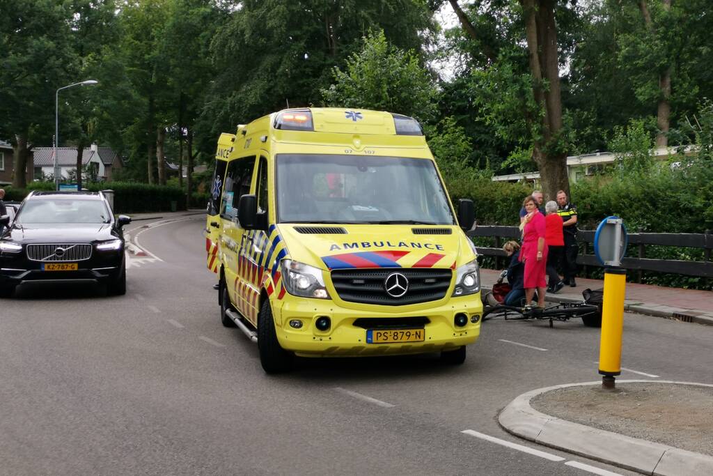 Persoon gewond na aanrijding met auto