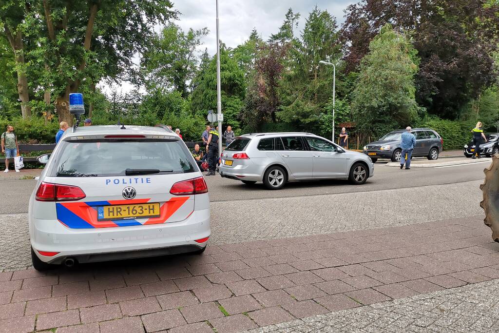 Persoon gewond na aanrijding met auto