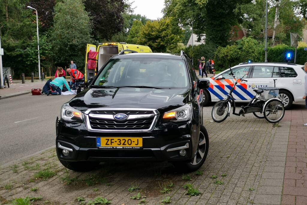 Persoon gewond na aanrijding met auto