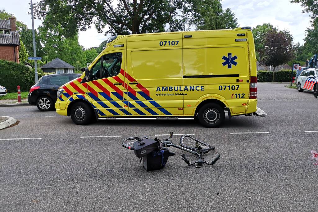 Persoon gewond na aanrijding met auto