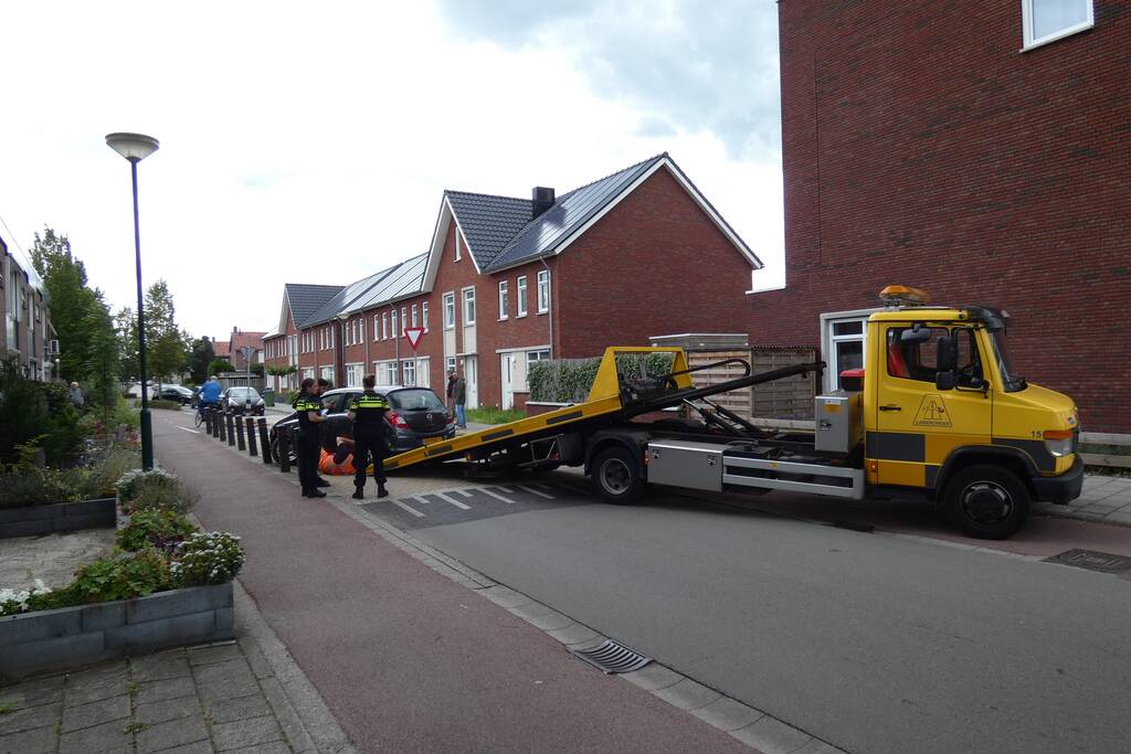 Schade aan auto na aanrijding met paal