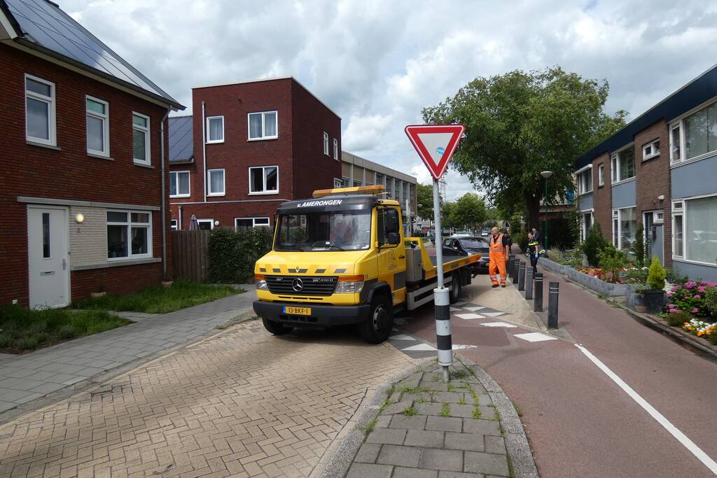 Schade aan auto na aanrijding met paal