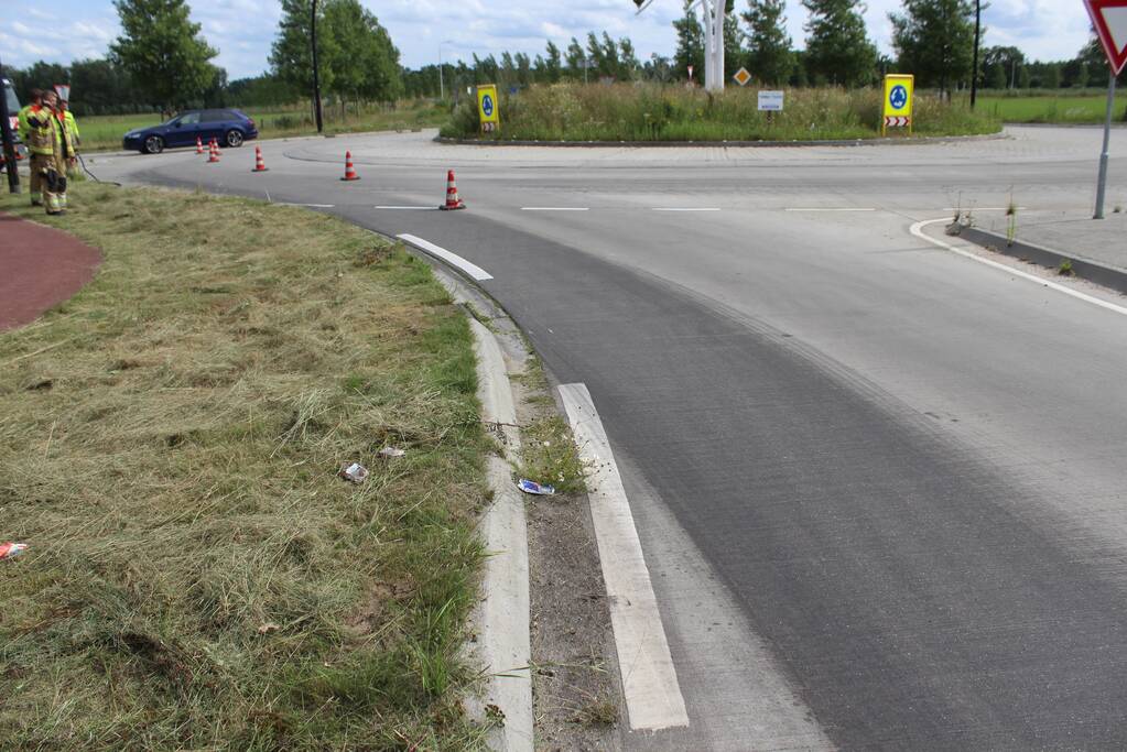 Vettige substantie kilometers lang over wegdek