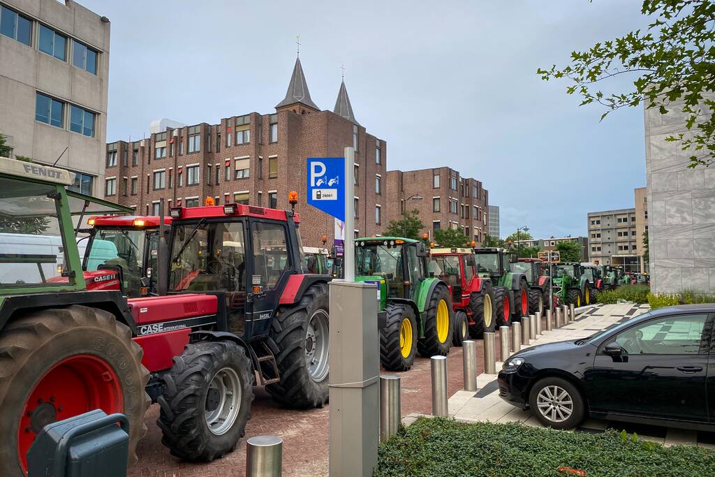Heel veel boeren onderweg om aangifte te doen tegen Carola Schouten