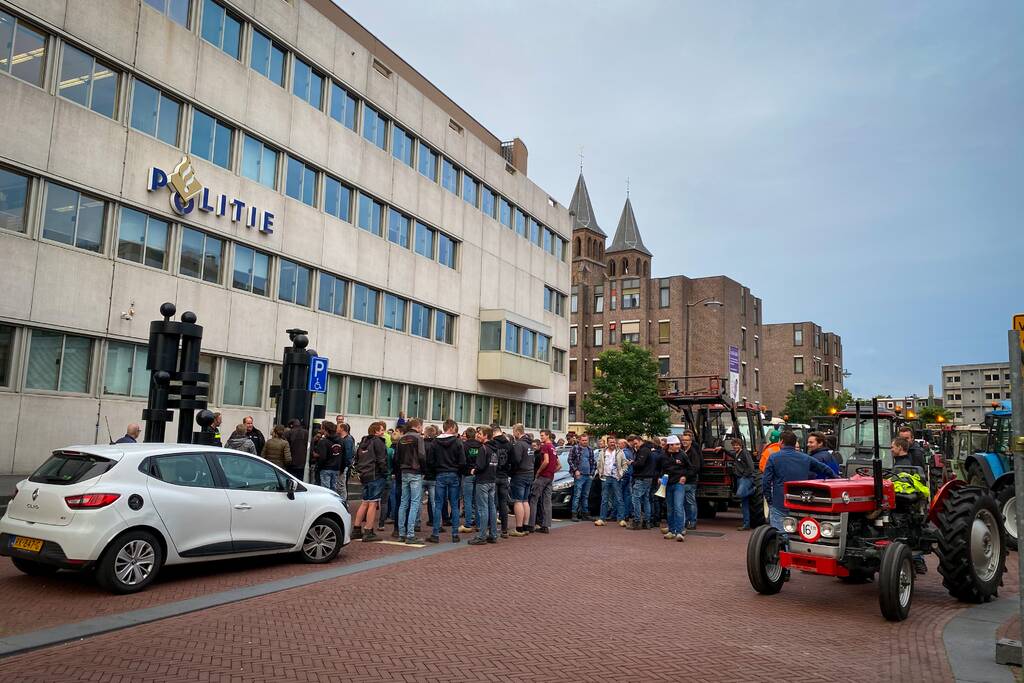 Heel veel boeren onderweg om aangifte te doen tegen Carola Schouten