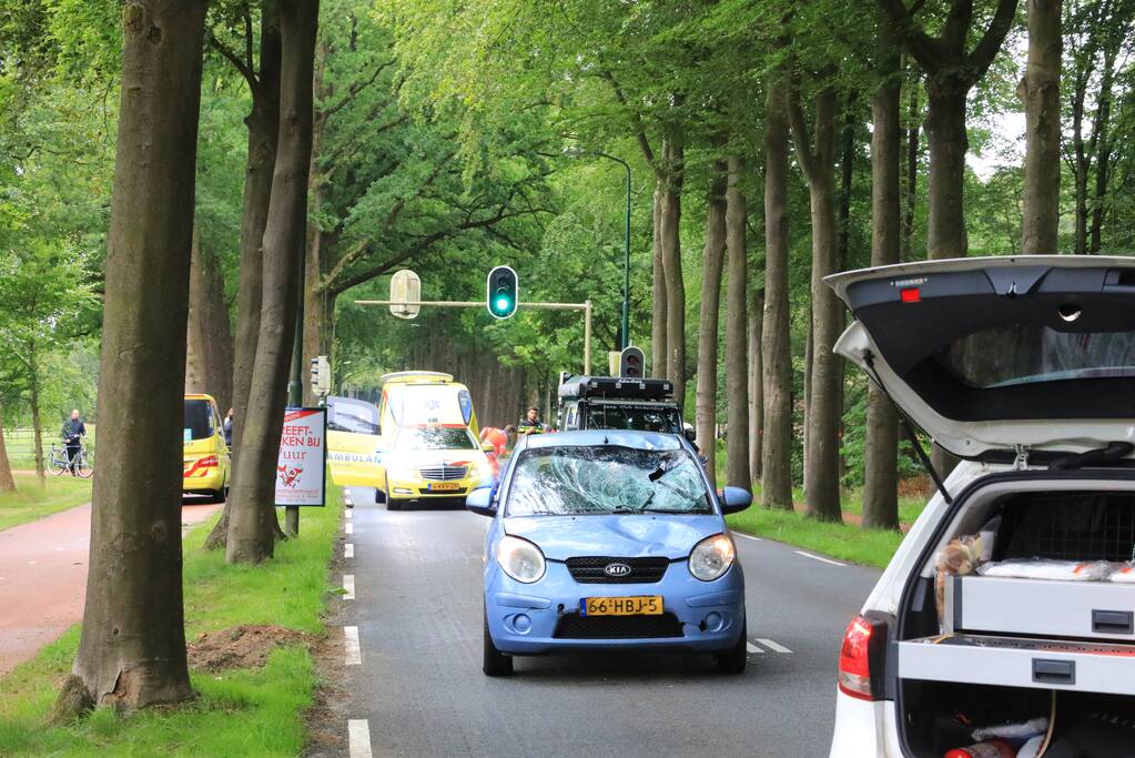 Wielrenner zwaargewond na aanrijding