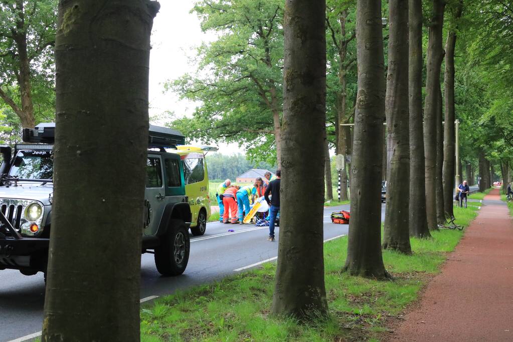 Wielrenner zwaargewond na aanrijding