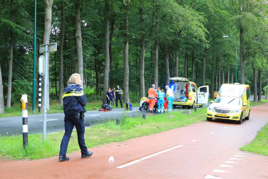 Wielrenner zwaargewond na aanrijding