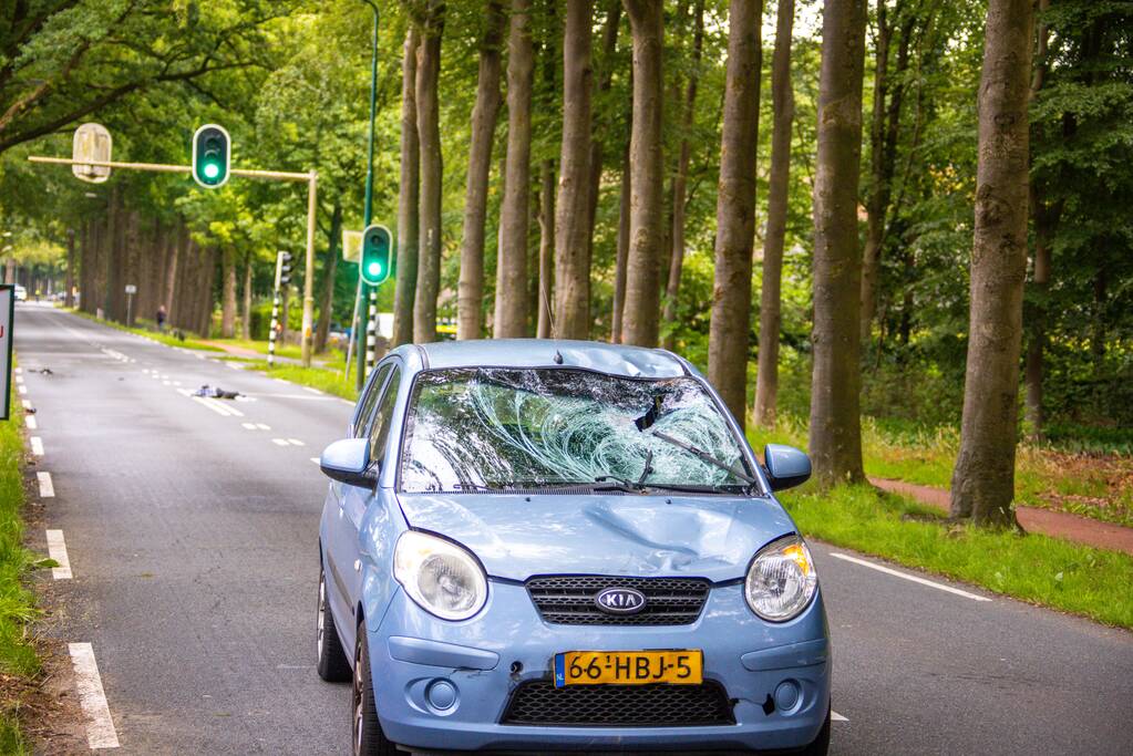 Wielrenner zwaargewond na aanrijding