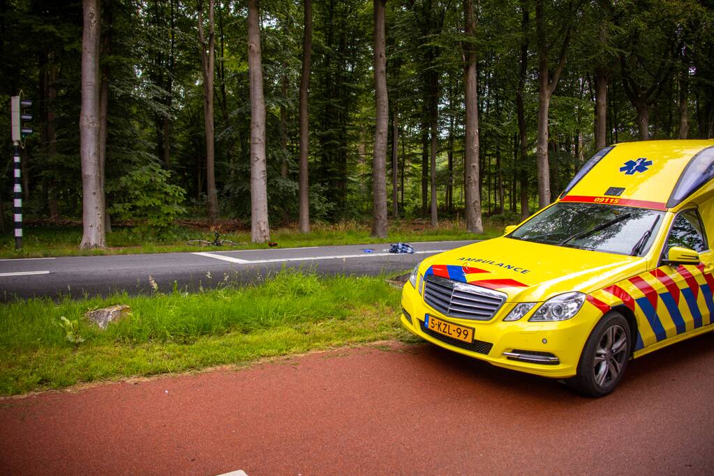 Wielrenner zwaargewond na aanrijding