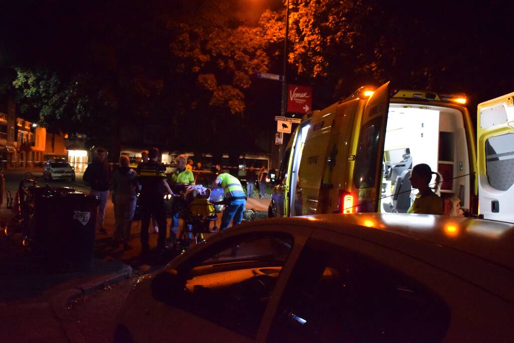 Scooterrijdster gewond na aanrijding met auto