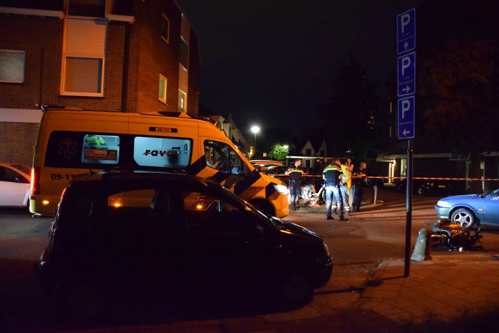 Scooterrijdster gewond na aanrijding met auto