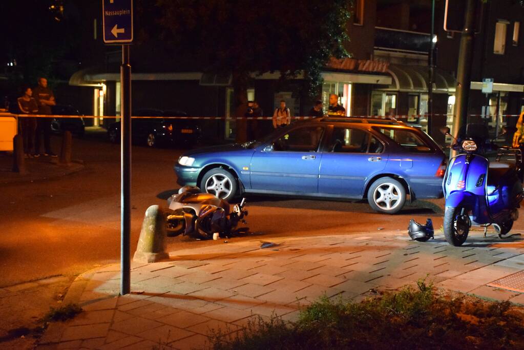 Scooterrijdster gewond na aanrijding met auto